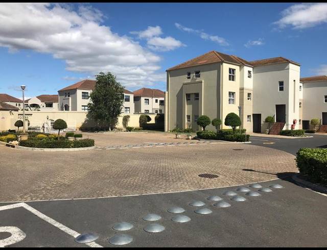 2 BEDROOM APARTMENT FOR SALE IN VREDEKLOOF EAST